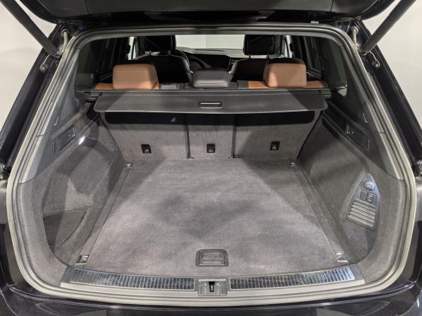 Volkswagen Touareg III с пробегом 2019 года, цена 4 799 700 рублей, 76950 км, внедорожник, Автокод Объявления