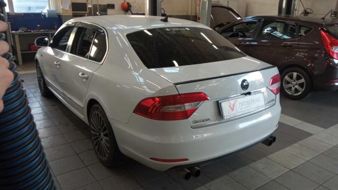 Skoda Superb II Рестайлинг с пробегом 2014 года, цена 880 000 рублей, 283544 км, универсал, Автокод Объявления