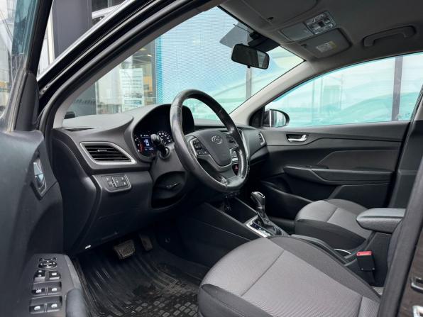 Hyundai Solaris II с пробегом 2017 года, цена 1 060 000 рублей, 166228 км, седан, Автокод Объявления