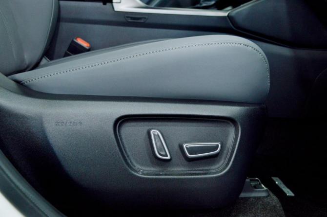 Toyota RAV4 VI (XA60) с пробегом 2026 года, цена 4 450 000 рублей, 26 км, внедорожник, Автокод Объявления