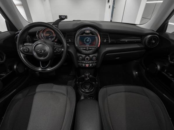Mini Hatch III (F55/F56) Рестайлинг с пробегом 2018 года, цена 1 845 000 рублей, 92652 км, хэтчбек, Автокод Объявления