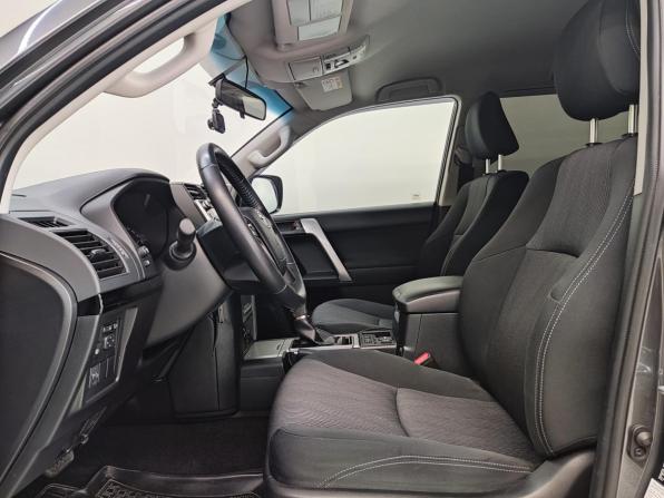 Toyota Land Cruiser Prado 150 Series Рестайлинг 2 с пробегом 2018 года, цена 4 997 000 рублей, 56435 км, внедорожник, Автокод Объявления