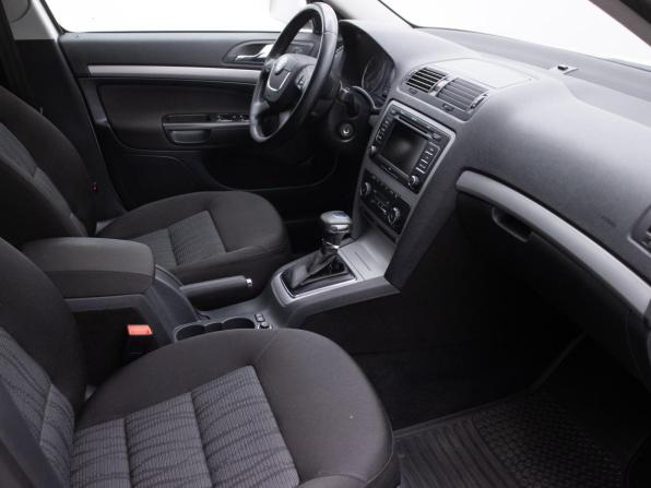 Skoda Octavia II (A5) Рестайлинг с пробегом 2013 года, цена 965 000 рублей, 253203 км, лифтбек, Автокод Объявления