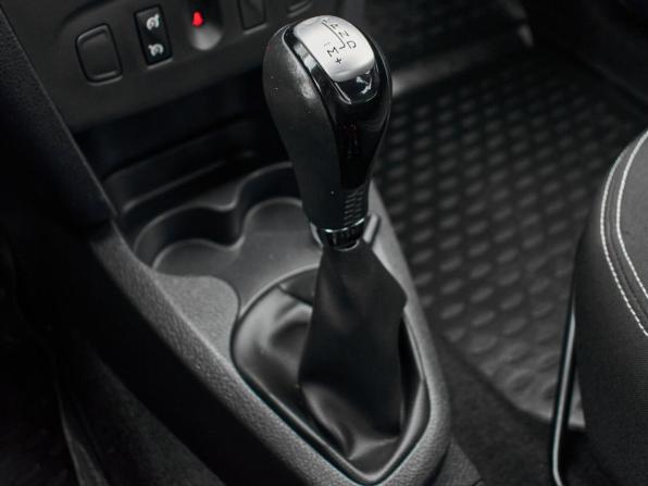 Renault Logan II с пробегом 2018 года, цена 970 000 рублей, 71149 км, седан, Автокод Объявления