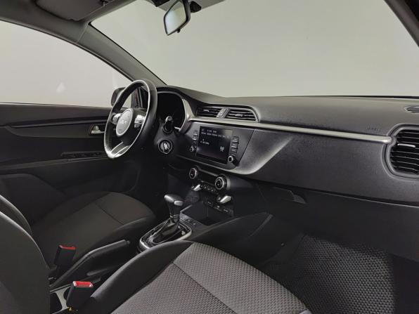 Kia Rio IV Рестайлинг с пробегом 2021 года, цена 1 850 000 рублей, 53685 км, седан, Автокод Объявления