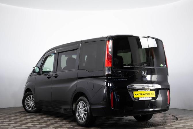 Honda Stepwgn V с пробегом 2015 года, цена 1 749 000 рублей, 153000 км, минивэн, Автокод Объявления