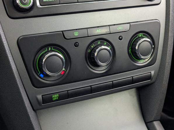 Skoda Octavia II (A5) Рестайлинг с пробегом 2011 года, цена 1 180 000 рублей, 107050 км, лифтбек, Автокод Объявления