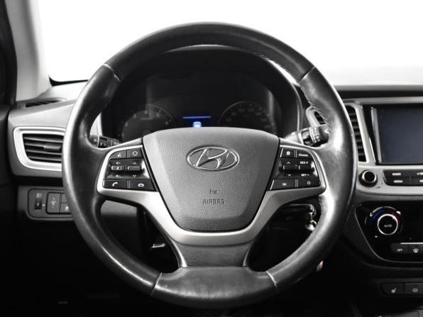 Hyundai Solaris II с пробегом 2019 года, цена 1 369 000 рублей, 111771 км, седан, Автокод Объявления