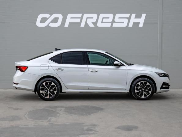 Skoda Octavia IV (A8) с пробегом 2021 года, цена 2 450 000 рублей, 60132 км, лифтбек, Автокод Объявления
