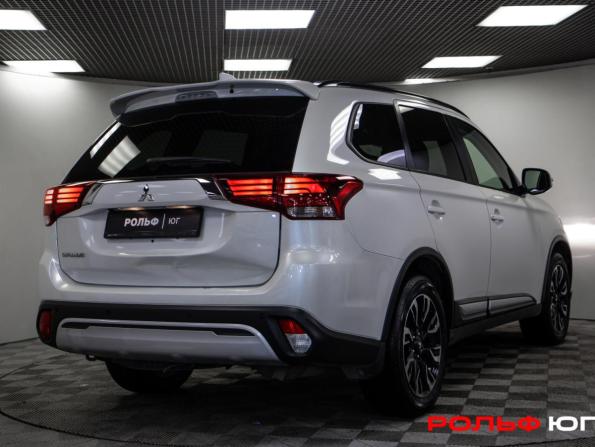 Mitsubishi Outlander III Рестайлинг 3 с пробегом 2022 года, цена 2 548 000 рублей, 43995 км, внедорожник, Автокод Объявления