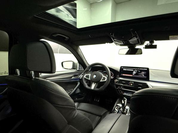 BMW 5 серии VII (G30/G31/G38) Рестайлинг с пробегом 2021 года, цена 9 995 000 рублей, 44003 км, седан, Автокод Объявления