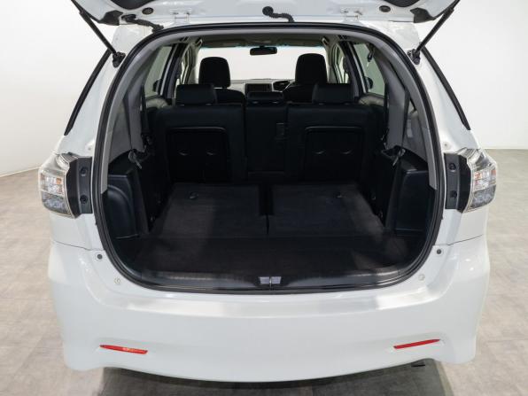 Toyota Wish II Рестайлинг с пробегом 2013 года, цена 1 495 000 рублей, 167800 км, минивэн, Автокод Объявления