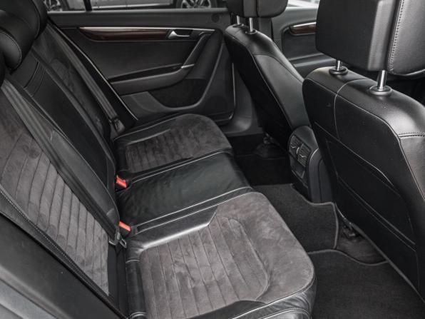 Volkswagen Passat B7 с пробегом 2011 года, цена 1 057 000 рублей, 260027 км, седан, Автокод Объявления