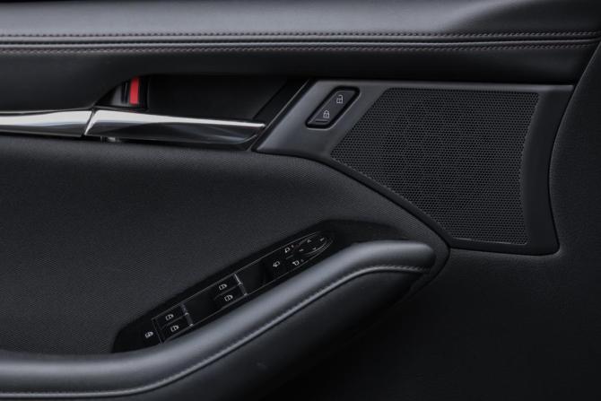 Mazda 3 IV (BP) с пробегом 2019 года, цена 2 230 000 рублей, 47617 км, хэтчбек, Автокод Объявления