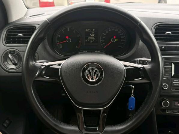 Volkswagen Polo V Рестайлинг с пробегом 2017 года, цена 1 235 000 рублей, 84008 км, седан, Автокод Объявления