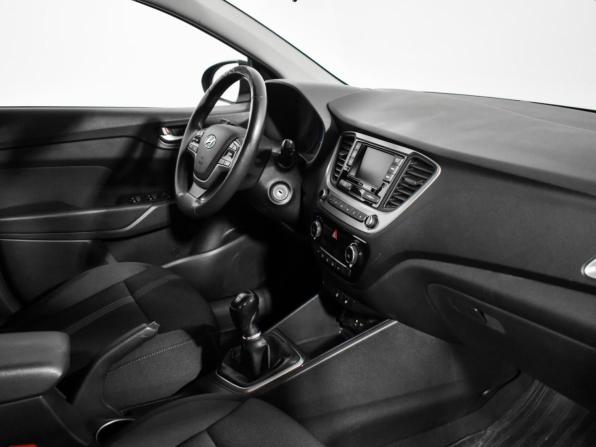 Hyundai Solaris II с пробегом 2017 года, цена 1 189 000 рублей, 156482 км, седан, Автокод Объявления