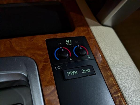 Toyota Land Cruiser 200 Series Рестайлинг 1 с пробегом 2014 года, цена 3 995 000 рублей, 187565 км, внедорожник, Автокод Объявления