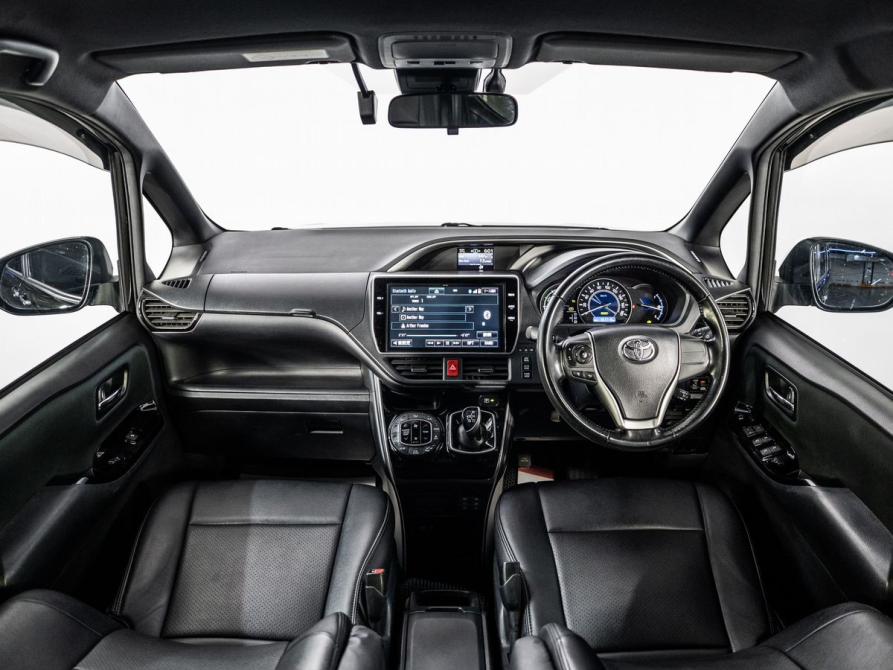 Toyota Voxy III (R80) Рестайлинг Иркутск  - изображение 9