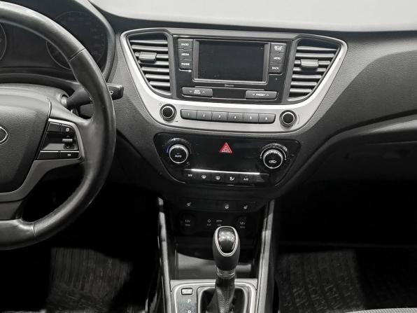 Hyundai Solaris II с пробегом 2017 года, цена 1 050 000 рублей, 111030 км, седан, Автокод Объявления