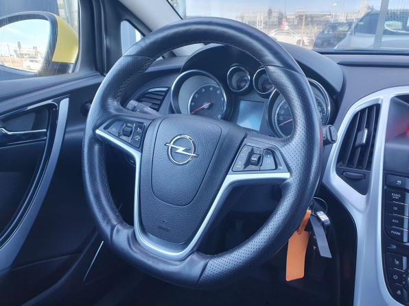 Opel Astra J Рестайлинг с пробегом 2013 года, цена 830 000 рублей, 135049 км, хэтчбек, Автокод Объявления
