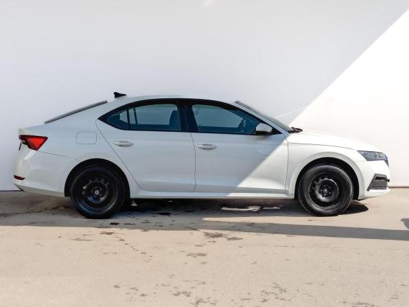 Skoda Octavia IV (A8) с пробегом 2021 года, цена 2 315 000 рублей, 87506 км, лифтбек, Автокод Объявления
