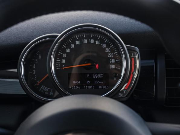 Mini Hatch III (F55/F56) Рестайлинг с пробегом 2019 года, цена 1 748 000 рублей, 131800 км, хэтчбек, Автокод Объявления