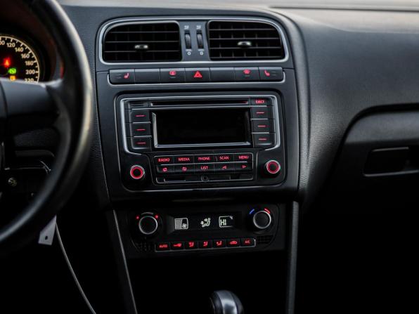 Volkswagen Polo V с пробегом 2015 года, цена 777 000 рублей, 221545 км, седан, Автокод Объявления