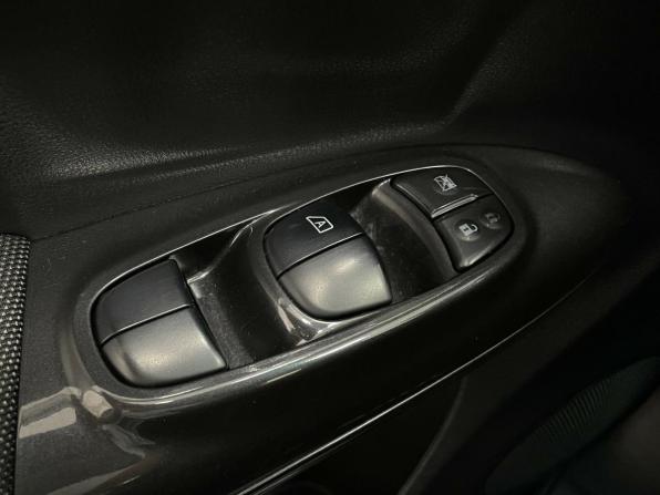 Nissan Juke I с пробегом 2013 года, цена 1 070 000 рублей, 144228 км, внедорожник, Автокод Объявления