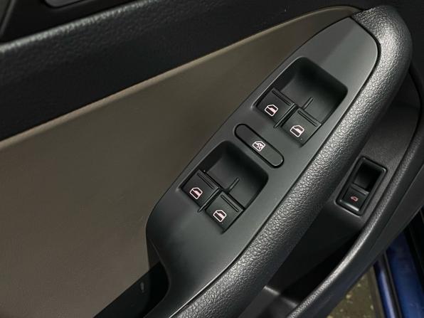 Volkswagen Jetta VI с пробегом 2013 года, цена 1 080 000 рублей, 118546 км, седан, Автокод Объявления