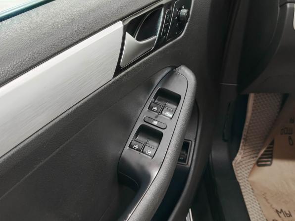 Volkswagen Jetta VI Рестайлинг с пробегом 2018 года, цена 1 360 000 рублей, 65016 км, седан, Автокод Объявления