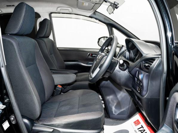 Toyota Voxy III (R80) с пробегом 2015 года, цена 1 585 000 рублей, 171000 км, минивэн, Автокод Объявления