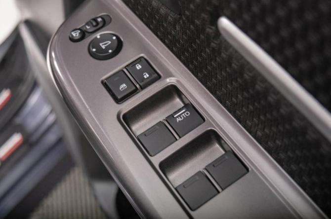 Honda Stepwgn V Рестайлинг с пробегом 2018 года, цена 2 599 000 рублей, 121000 км, минивэн, Автокод Объявления