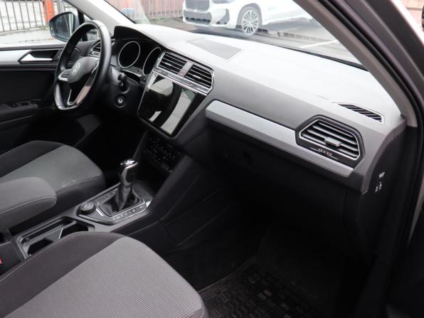 Volkswagen Tiguan II Рестайлинг с пробегом 2021 года, цена 2 888 000 рублей, 55437 км, внедорожник, Автокод Объявления