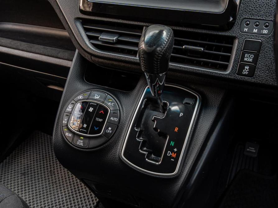 Toyota Voxy III (R80) Краснодар  - изображение 14