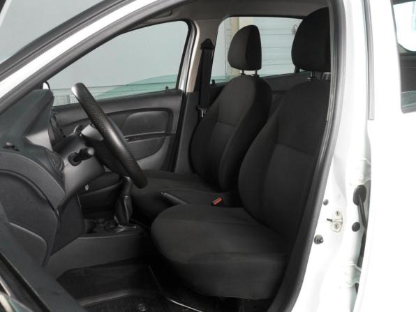 Renault Logan II с пробегом 2018 года, цена 690 000 рублей, 111036 км, седан, Автокод Объявления