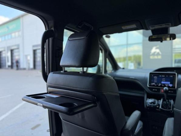 Toyota Noah III (R80) Рестайлинг с пробегом 2019 года, цена 2 999 000 рублей, 94163 км, минивэн, Автокод Объявления