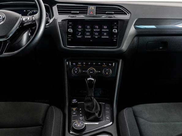 Volkswagen Tiguan II с пробегом 2018 года, цена 2 499 000 рублей, 122287 км, внедорожник, Автокод Объявления