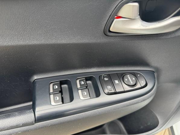 Kia Rio IV с пробегом 2019 года, цена 1 319 900 рублей, 113614 км, хэтчбек, Автокод Объявления