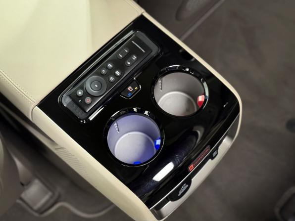Kia Carnival IV Рестайлинг с пробегом 2024 года, цена 7 300 000 рублей, 31055 км, минивэн, Автокод Объявления