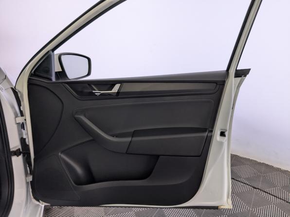 Skoda Rapid I Рестайлинг с пробегом 2019 года, цена 880 000 рублей, 229200 км, лифтбек, Автокод Объявления