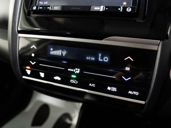 Honda Fit III с пробегом 2016 года, цена 849 500 рублей, 188752 км, хэтчбек, Автокод Объявления