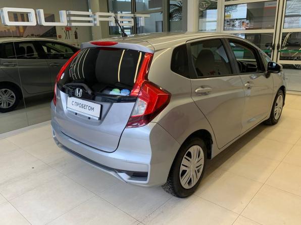 Honda Fit III Рестайлинг с пробегом 2018 года, цена 1 070 000 рублей, 84818 км, хэтчбек, Автокод Объявления
