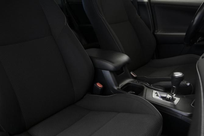 Toyota RAV4 IV (XA40) Рестайлинг с пробегом 2016 года, цена 1 975 000 рублей, 165381 км, внедорожник, Автокод Объявления