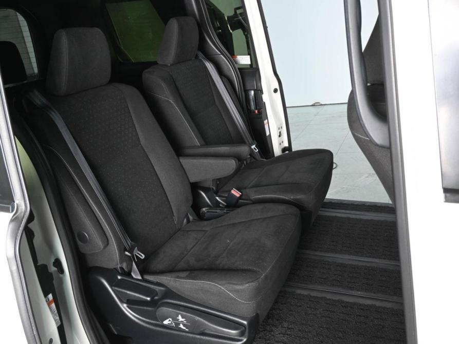 Toyota Noah III (R80) Рестайлинг Ростов-на-Дону  - изображение 10