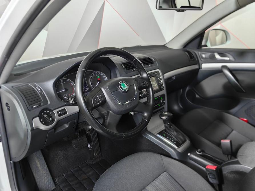Skoda Octavia II (A5) Рестайлинг Москва  - изображение 19