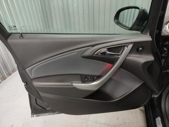 Opel Astra J Рестайлинг с пробегом 2013 года, цена 757 000 рублей, 183636 км, седан, Автокод Объявления