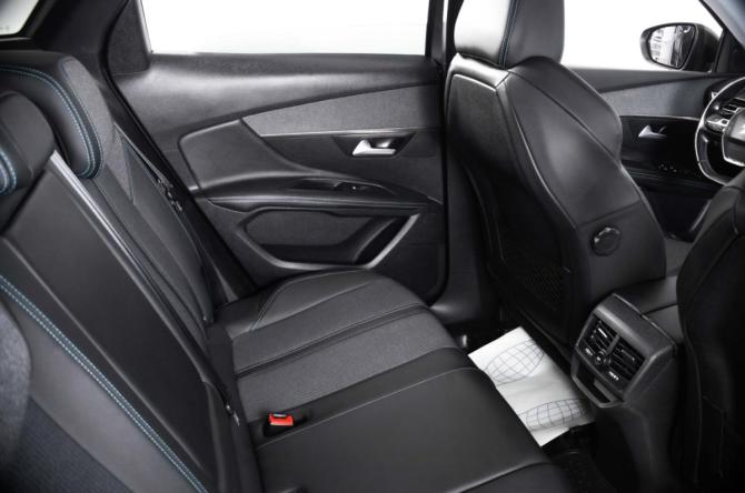 Peugeot 3008 II Рестайлинг с пробегом 2021 года, цена 2 429 000 рублей, 90325 км, внедорожник, Автокод Объявления