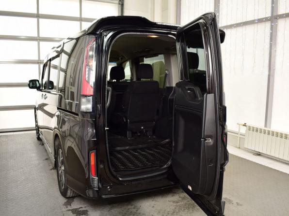 Honda Stepwgn V с пробегом 2017 года, цена 1 664 995 рублей, 160538 км, минивэн, Автокод Объявления