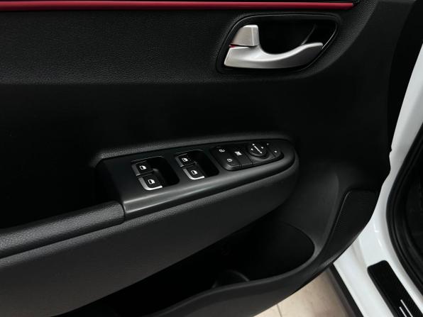 Kia Rio IV с пробегом 2019 года, цена 1 750 000 рублей, 24806 км, хэтчбек, Автокод Объявления