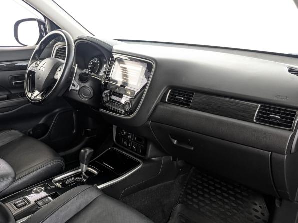 Mitsubishi Outlander III Рестайлинг 2 с пробегом 2018 года, цена 2 380 000 рублей, 123700 км, внедорожник, Автокод Объявления